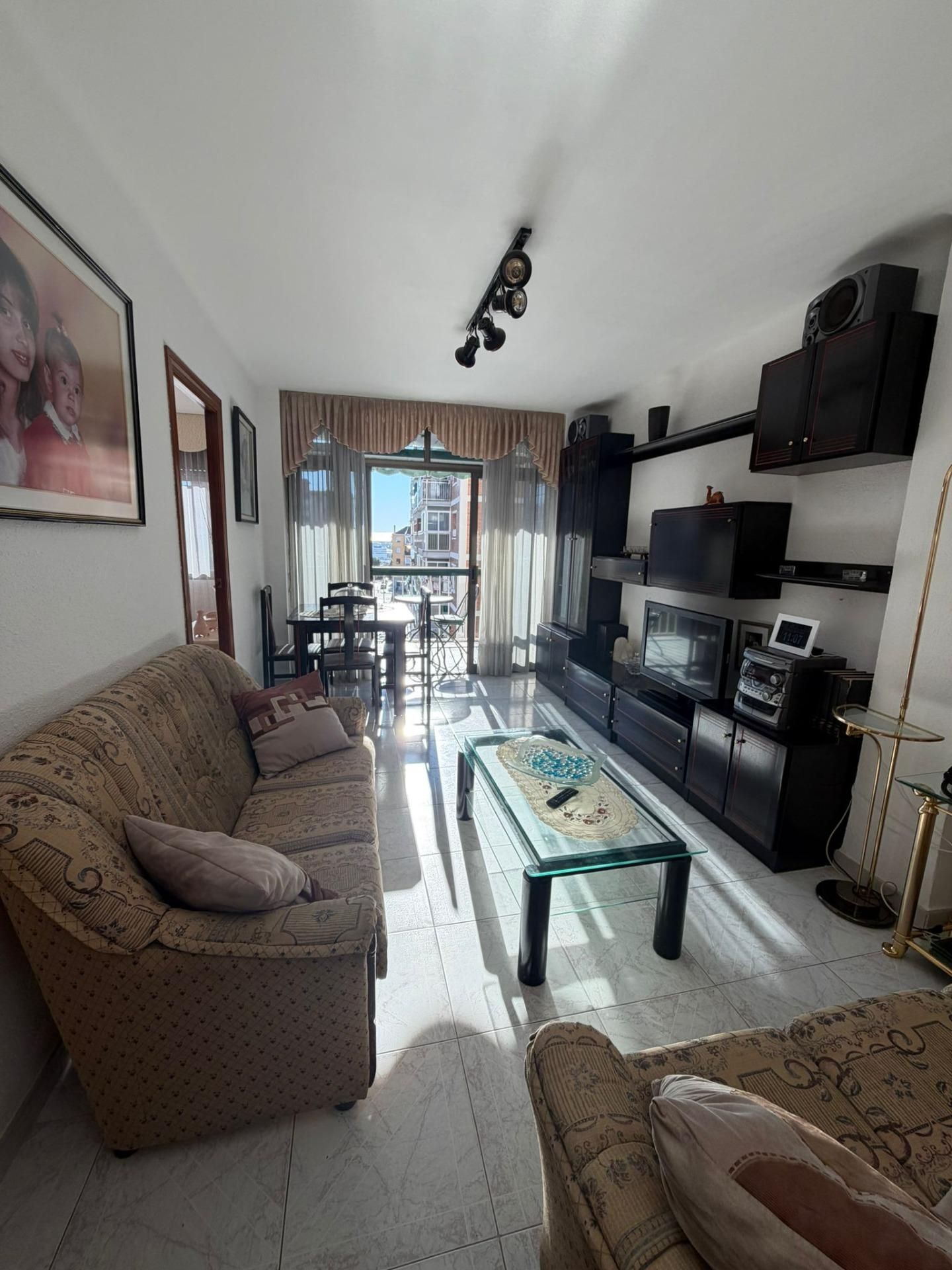 Sala d'estar de Pis en venda en Cornellà de Llobregat amb Jardí privat i Balcó