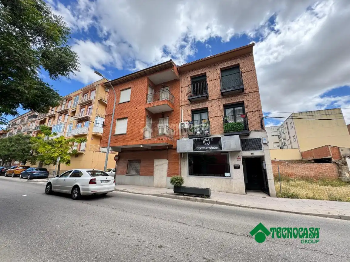 Vista exterior de Casa adosada en venta en Torrijos con Aire acondicionado, Calefacción y Jardín privado