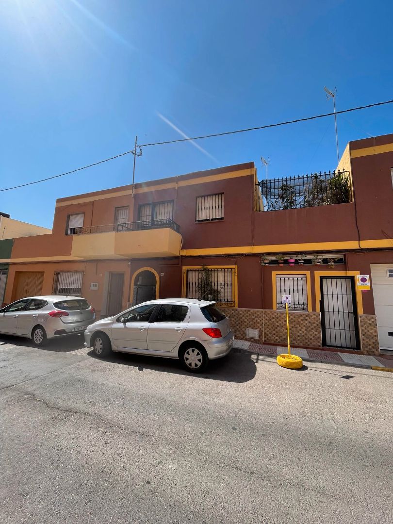 Exterior view of Single-family semi-detached for sale in Roquetas de Mar  with Air Conditioner, Heating and Terrace