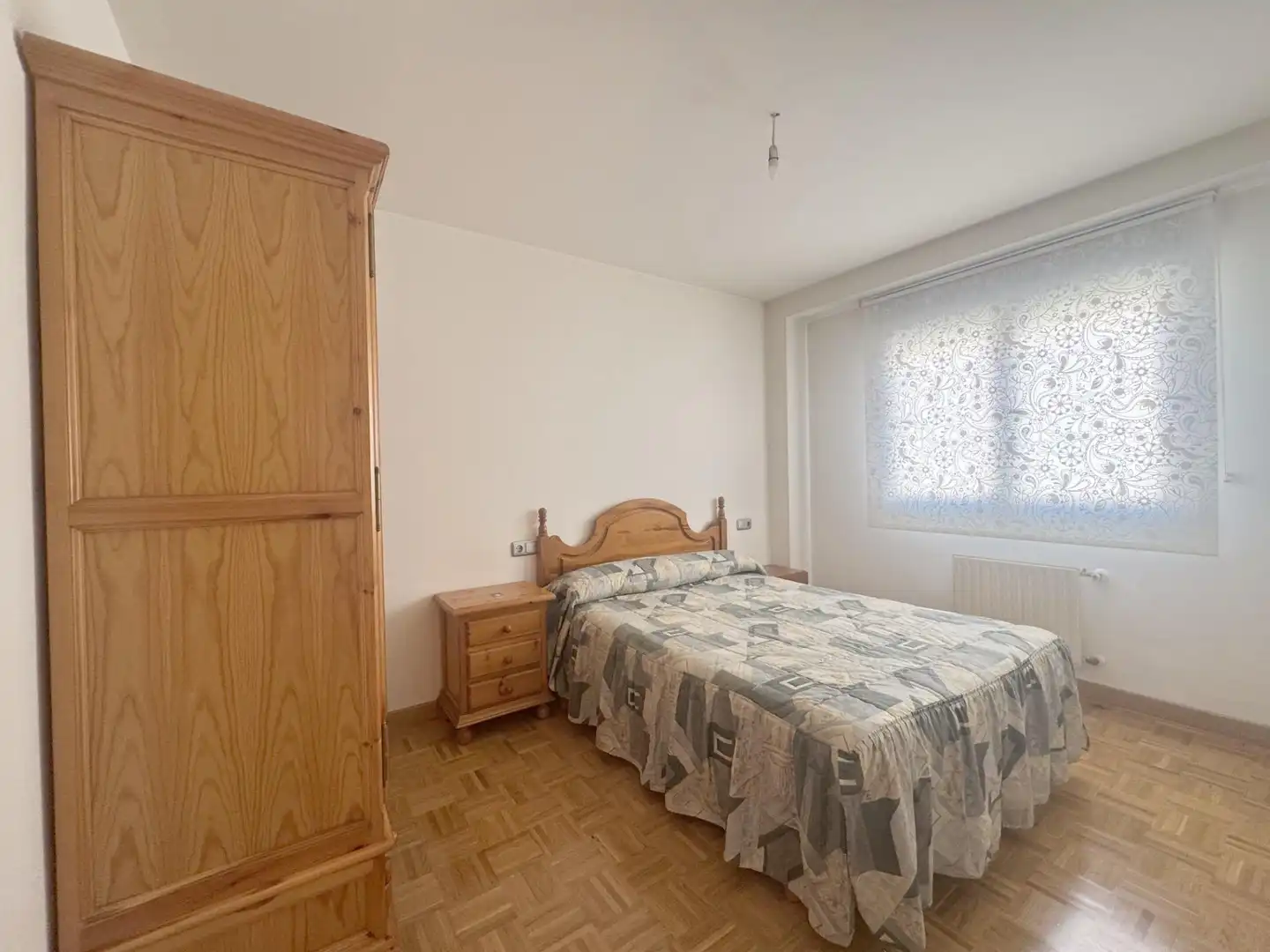 Bedroom of Apartments for sale in Oviedo 