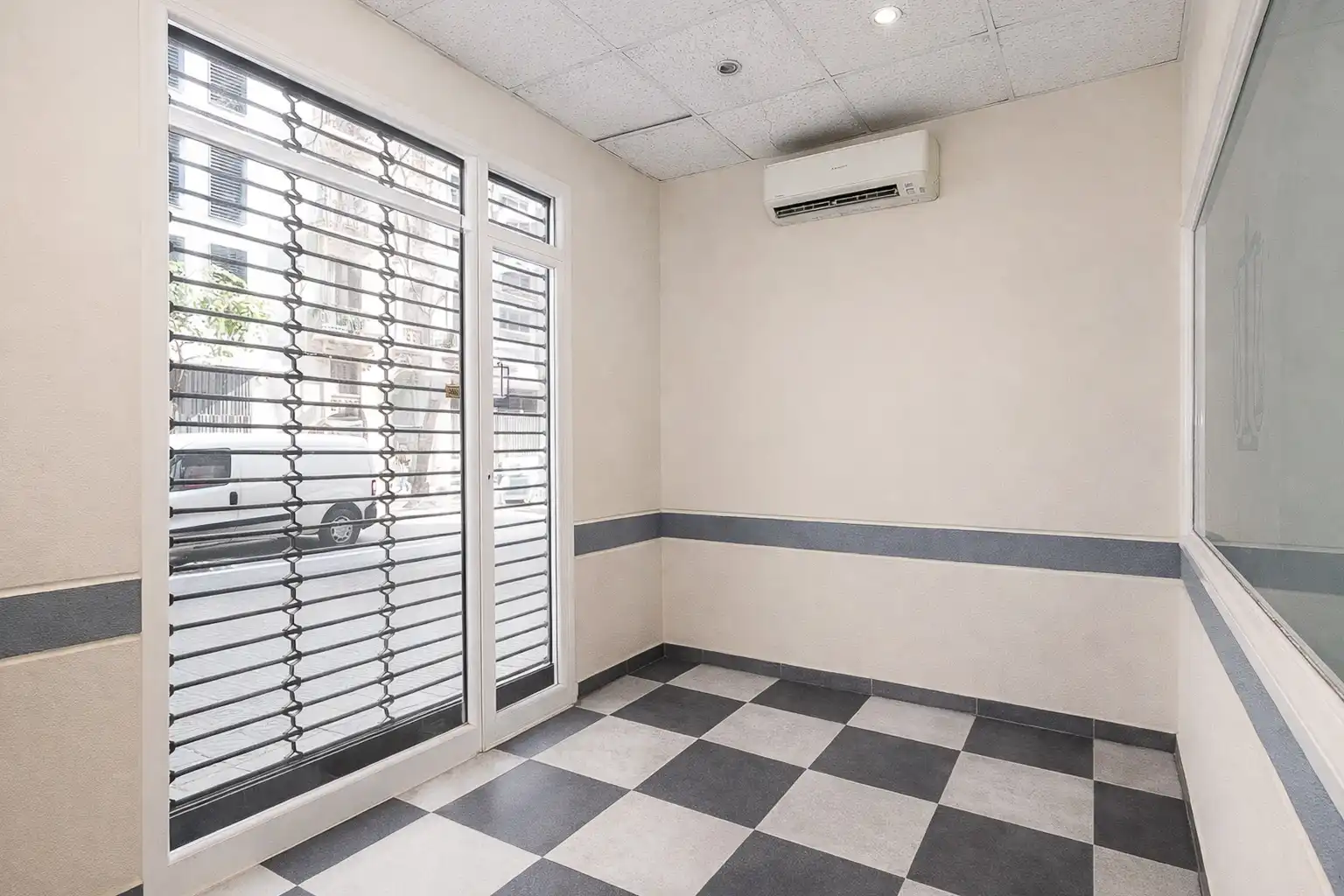 Study for sale in Barcelona  with Heating, Terrace and Oven