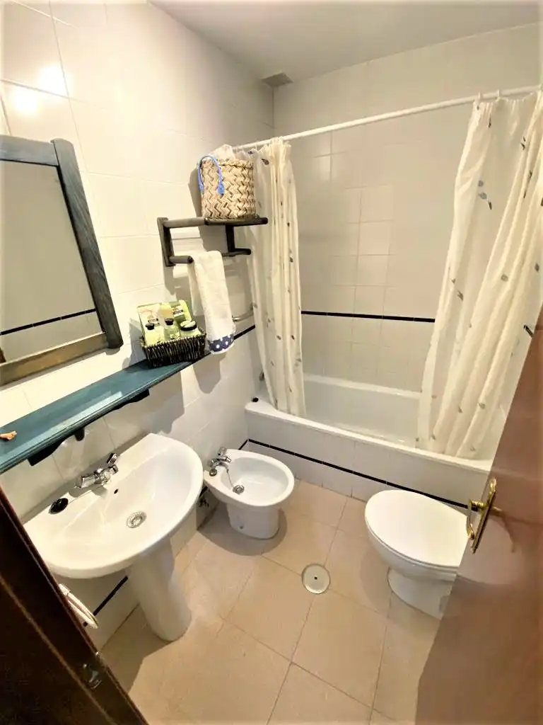 Baño de Piso de alquiler en Cáceres con Amueblado