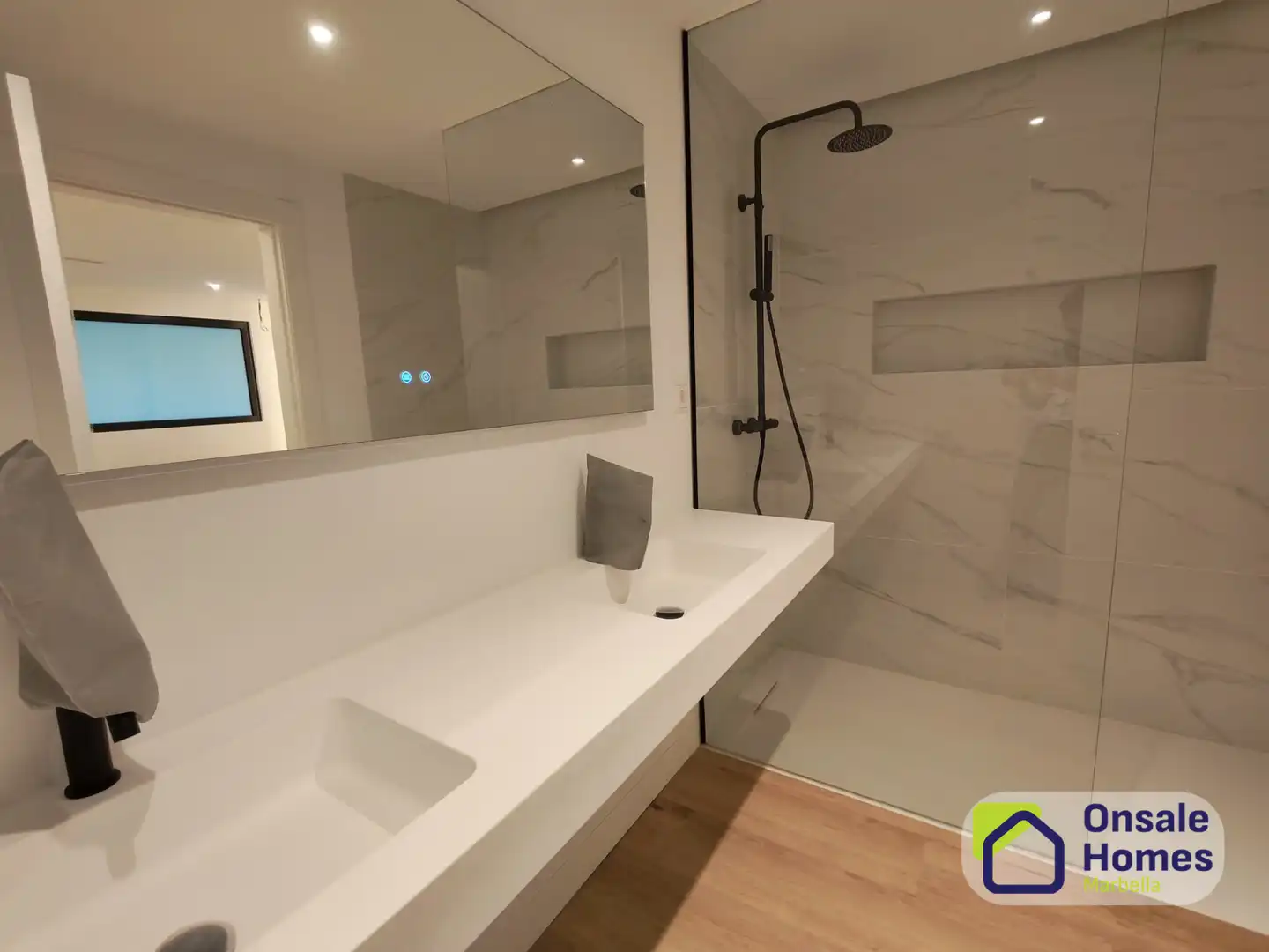 Bany de Apartament en venda en Marbella amb Aire condicionat, Jardí privat i Traster