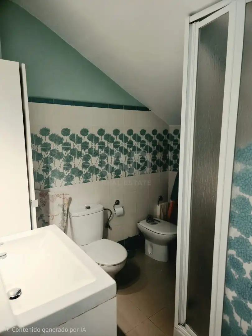 Badezimmer von Dachboden zum Verkauf in Bornos mit Klimaanlage und Heizung