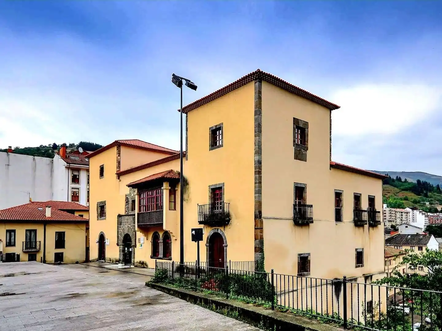 Vista exterior de Edificio en venta en Cangas del Narcea
