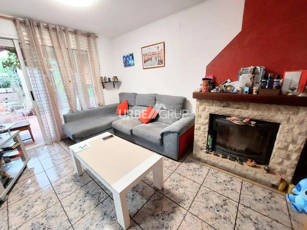 Sala de estar de Casa adosada en venta en Collbató con Calefacción y Jardín privado