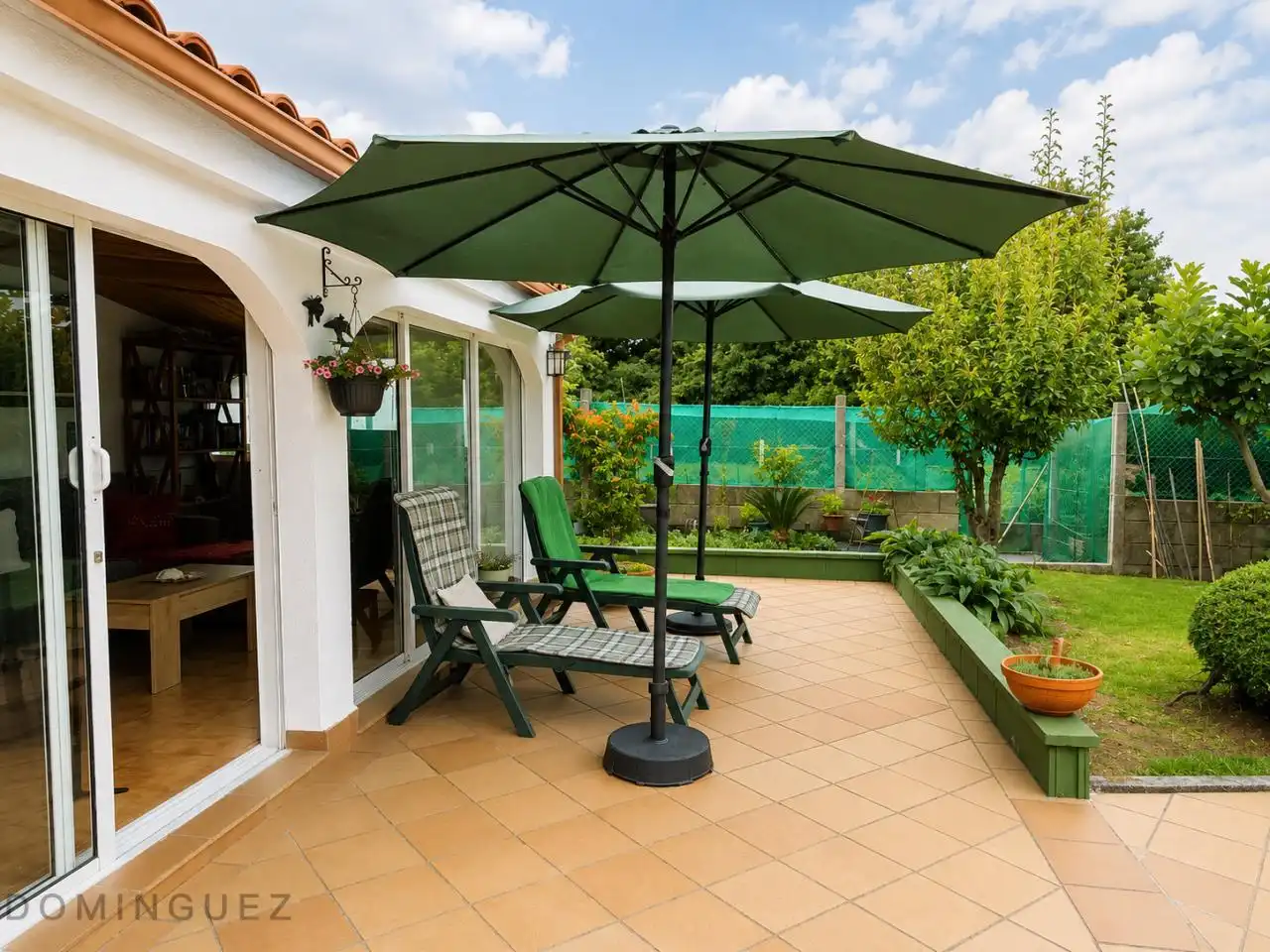 Terrassa de Casa o xalet en venda en Cangas  amb Calefacció, Jardí privat i Terrassa