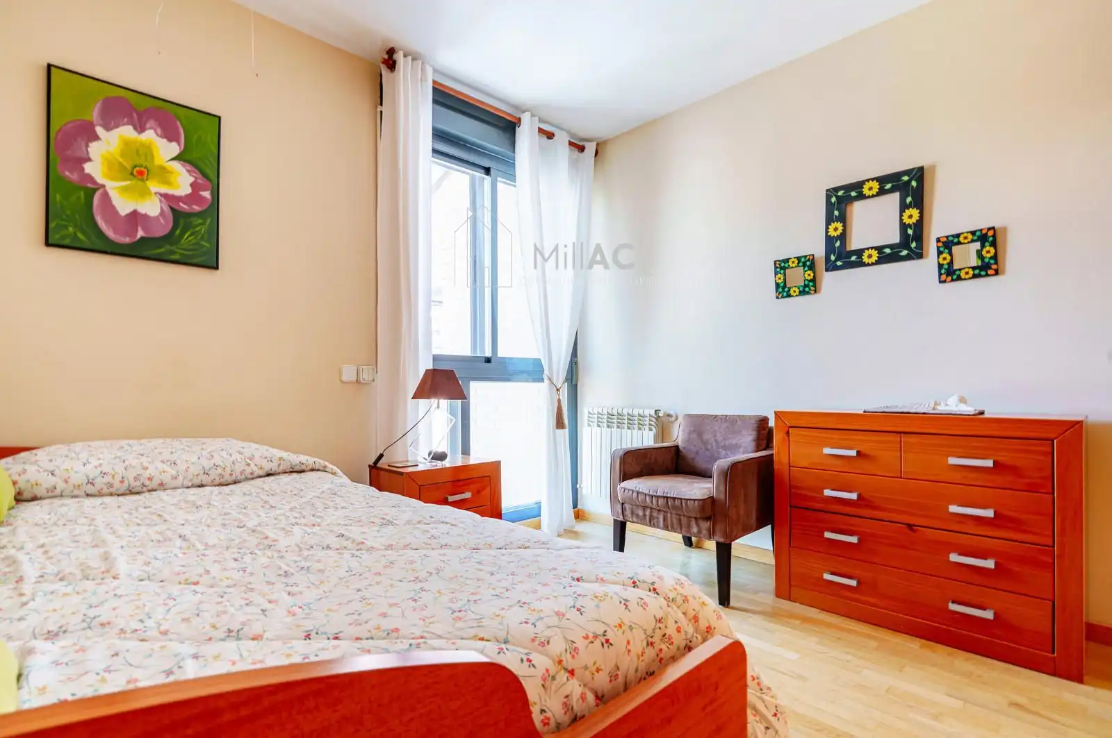 Habitación de Casa adosada en venta en Madrid con Aire acondicionado, Calefacción y Jardín privado