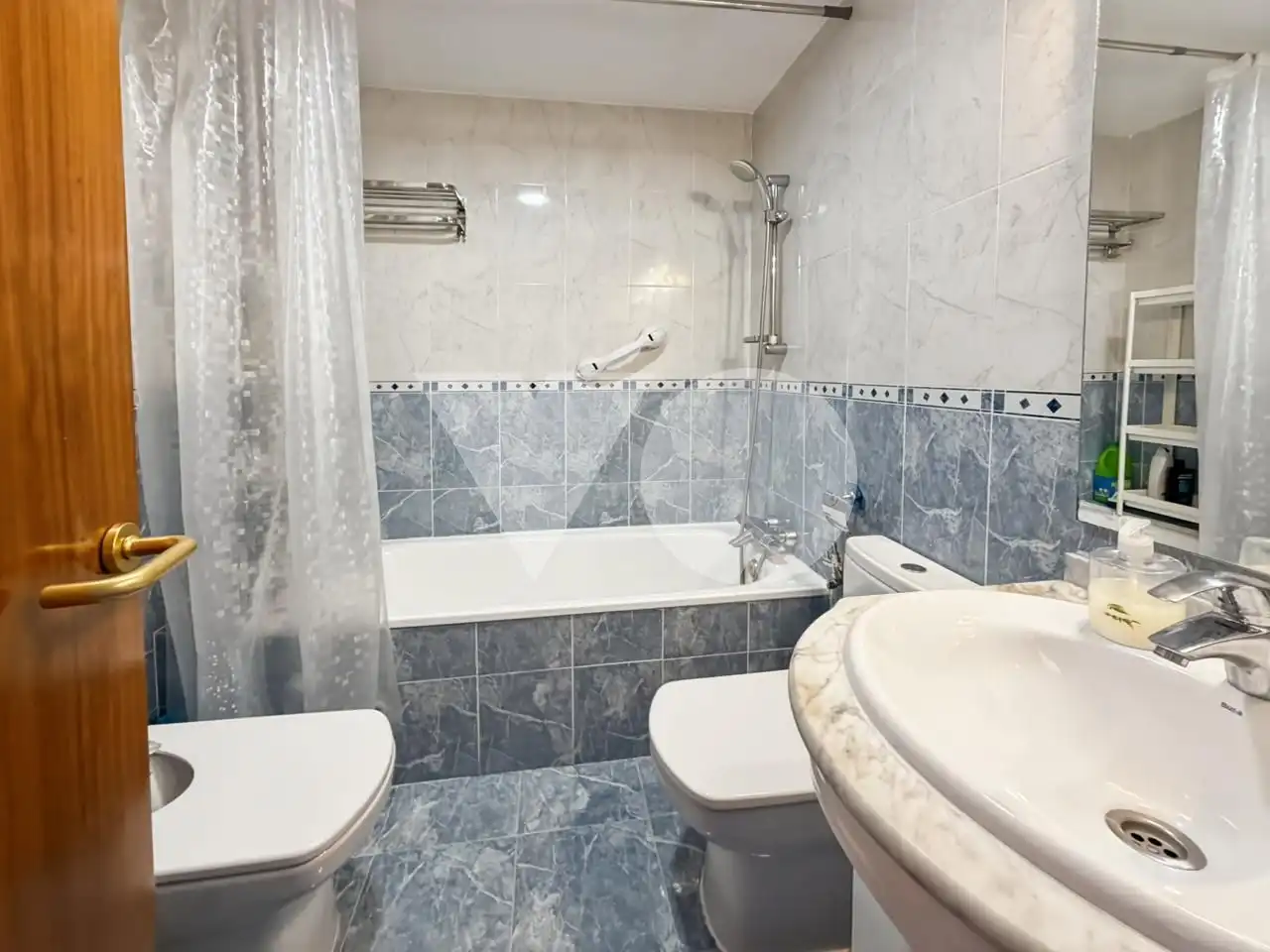 Bathroom of Flat for rent in Madrid  with Air Conditioner, Heating and Terrace