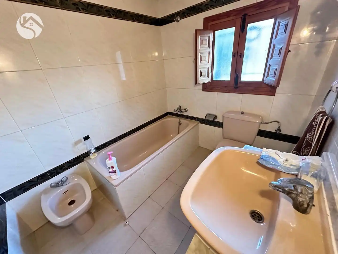 Bathroom of Houses for sale in Cuenca  with Heating and Swimming Pool