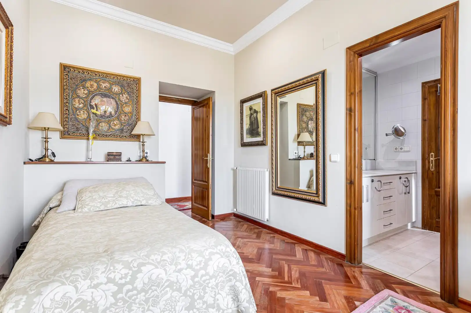 Bedroom of Houses for sale in Chiva  with Air Conditioner, Private garden and Terrace