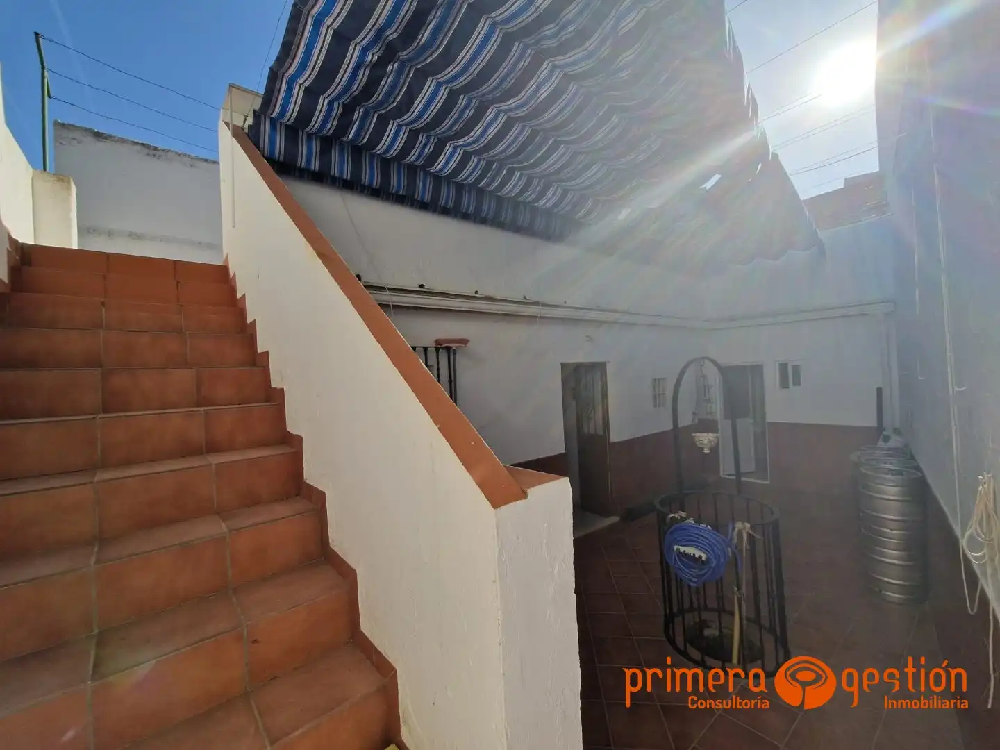 Vista exterior de Casa o xalet en venda en Lora del Río amb Aire condicionat, Calefacció i Terrassa