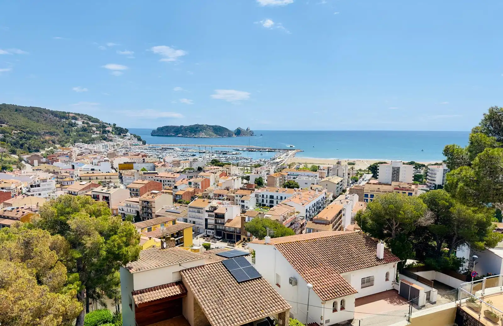 Vista exterior de Piso en venta en L'Estartit con Terraza, Amueblado y Lavadora