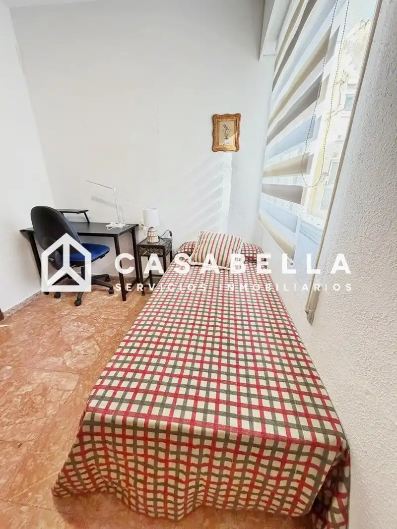 Schlafzimmer von Wohnung zur Miete in Valencia mit Klimaanlage, Heizung und Terrasse