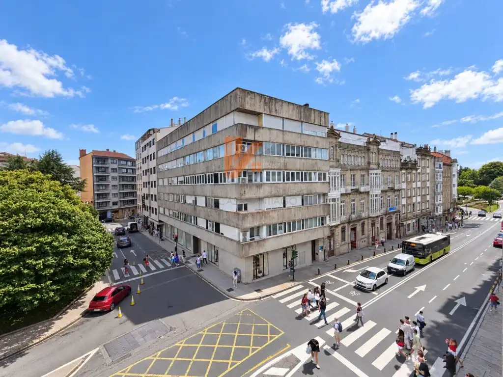Vista exterior de Pis en venda en Santiago de Compostela  amb Forn