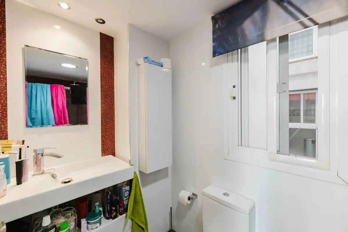 Bathroom of Flat for sale in Málaga  with Air Conditioner, Heating and Terrace