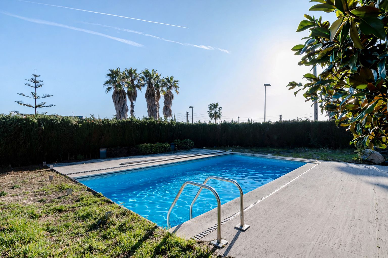 Piscina de Casa o xalet en venda en Badalona amb Aire condicionat, Calefacció i Jardí privat