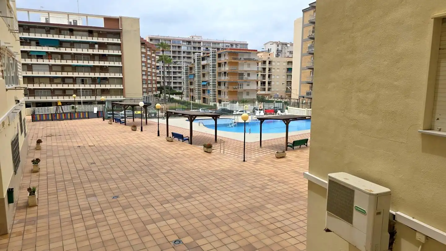 Piscina de Apartament en venda en Gandia amb Aire condicionat, Terrassa i Moblat