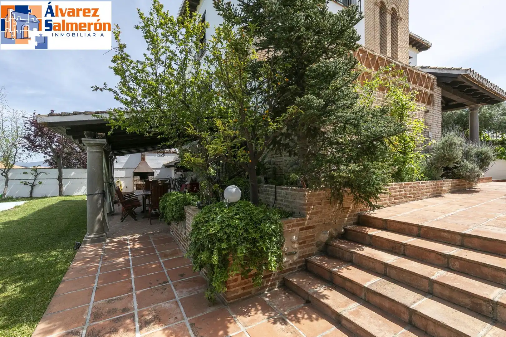 Terrassa de Casa o xalet en venda en La Zubia amb Aire condicionat, Calefacció i Jardí privat