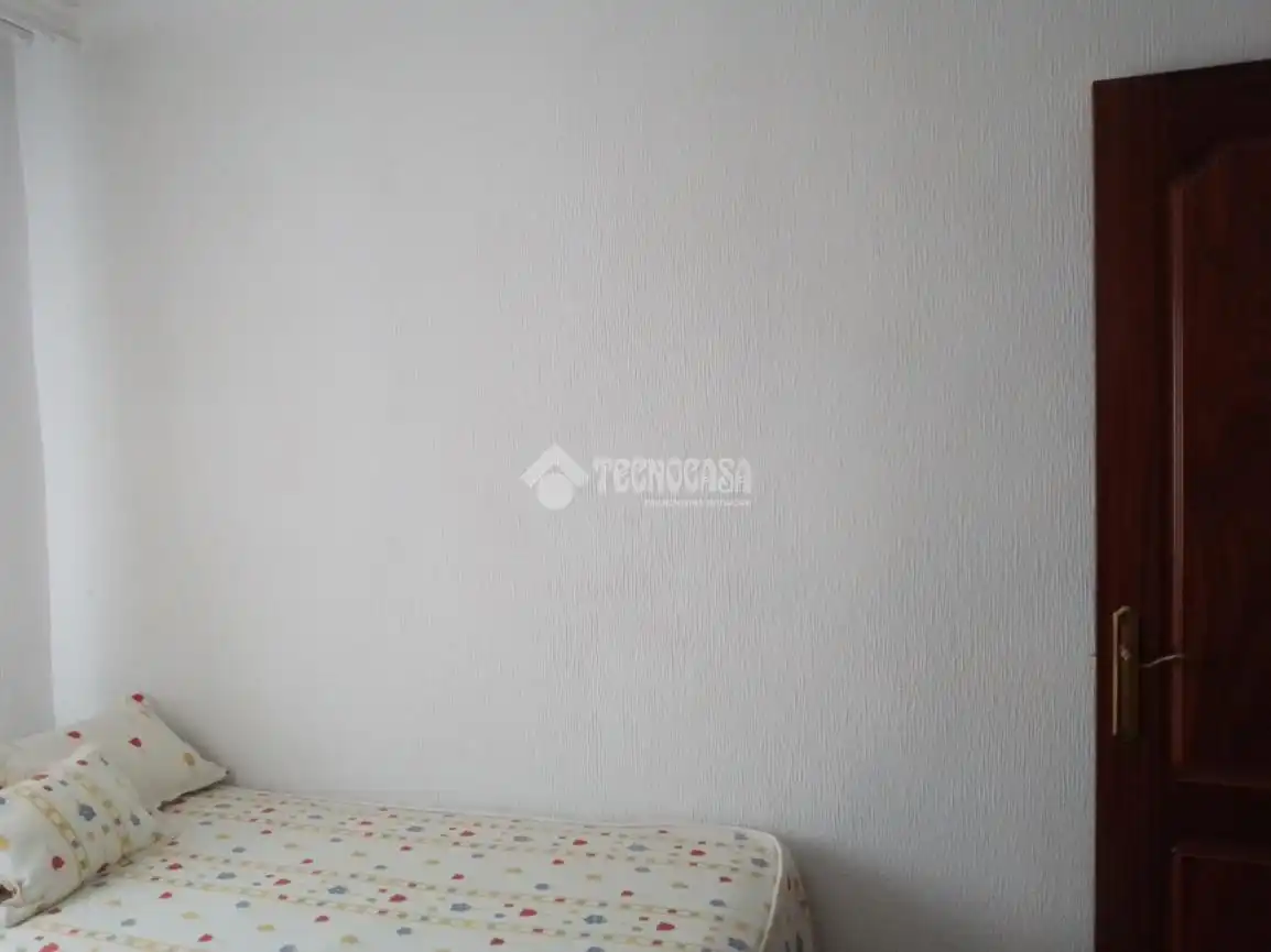 Habitación de Piso en venta en Sevilla con Aire acondicionado, Terraza y Amueblado