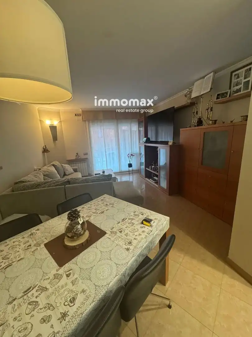 Vista exterior de Piso en venta en Ripollet con Aire acondicionado, Calefacción y Terraza