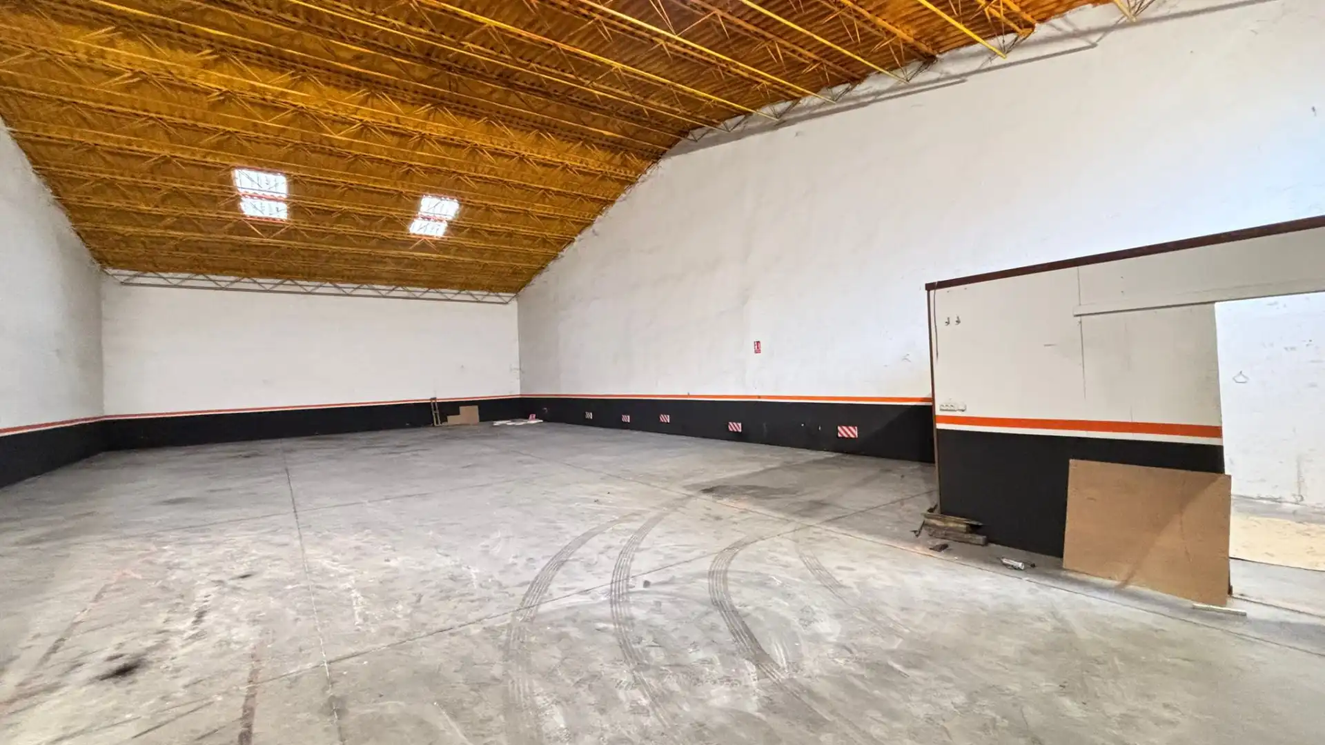 Industrial buildings for sale in Villares de la Reina