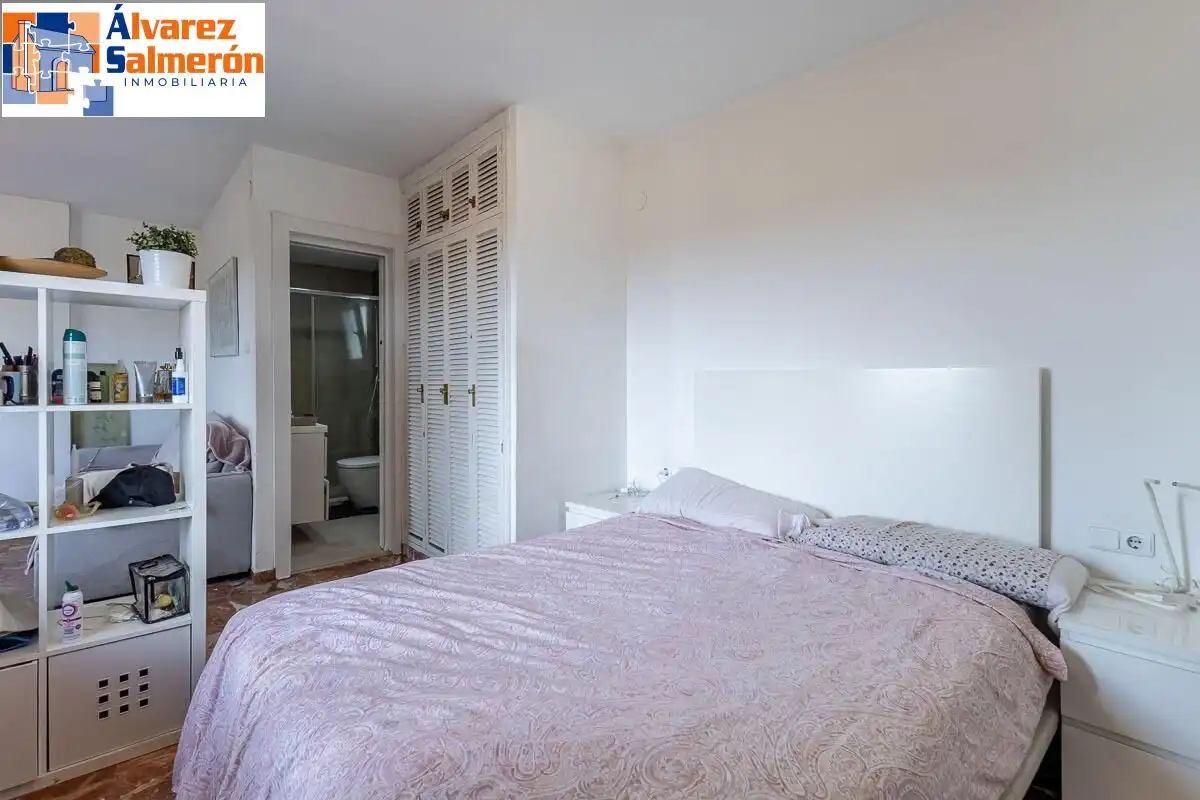 Schlafzimmer von Wohnung zum Verkauf in Granada mit Terrasse