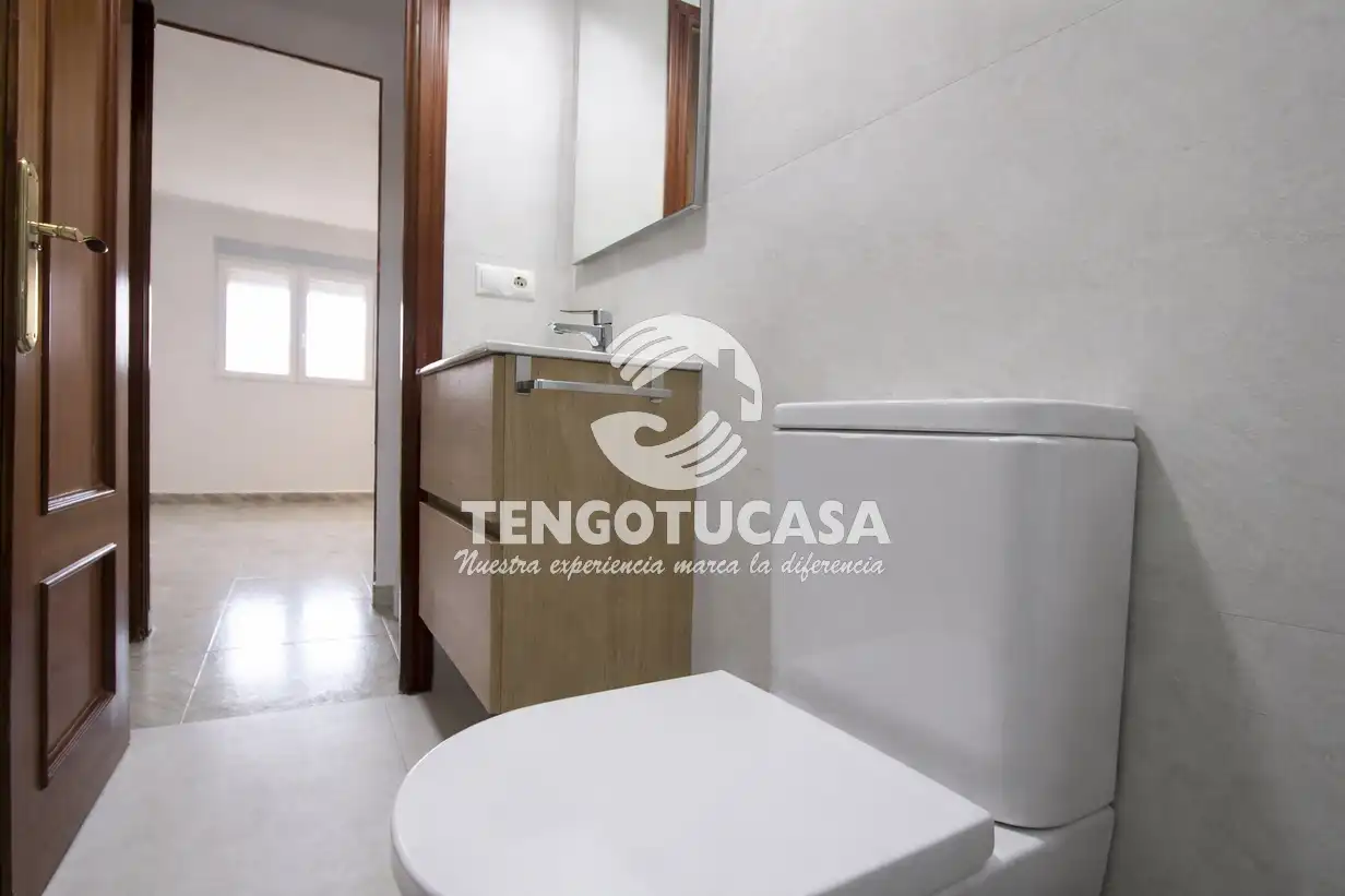 Baño de Piso de alquiler en Madrid con Calefacción, Horno y Lavadora