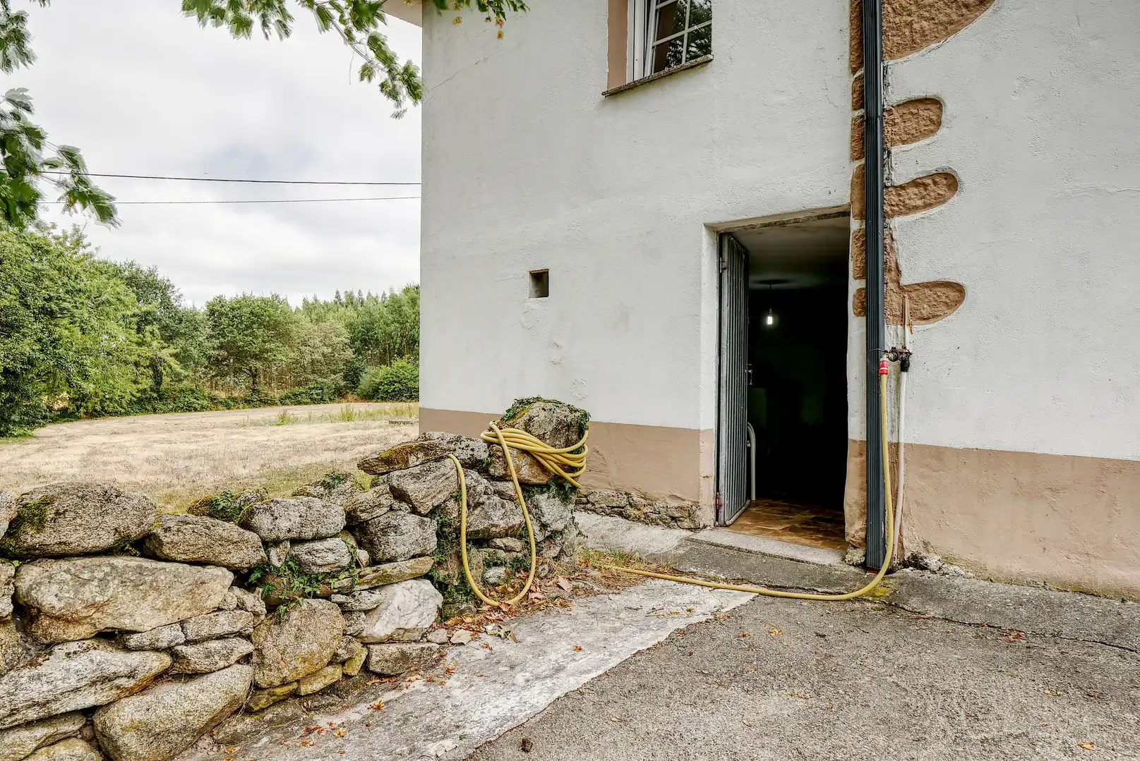 Vista exterior de Casa o xalet en venda en Guitiriz amb Jardí privat, Moblat i Forn