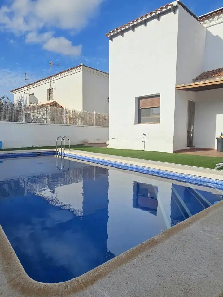 Piscina de Casa o xalet en venda en Cuevas del Almanzora amb Aire condicionat, Jardí privat i Piscina