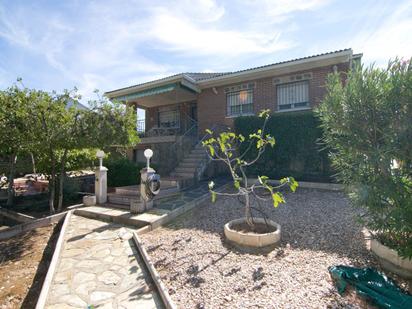 Vista exterior de Casa o xalet en venda en Almorox amb Aire condicionat, Calefacció i Jardí privat