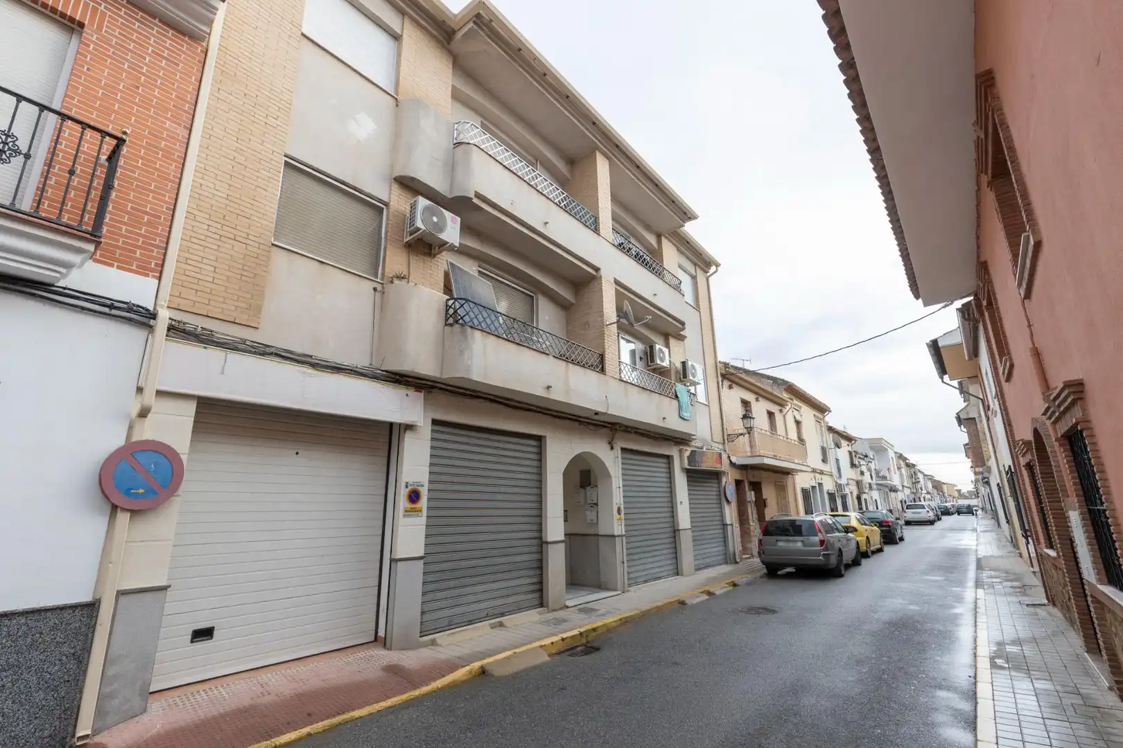 Vista exterior de Piso en venta en Fuente Vaqueros con Aire acondicionado y Balcón