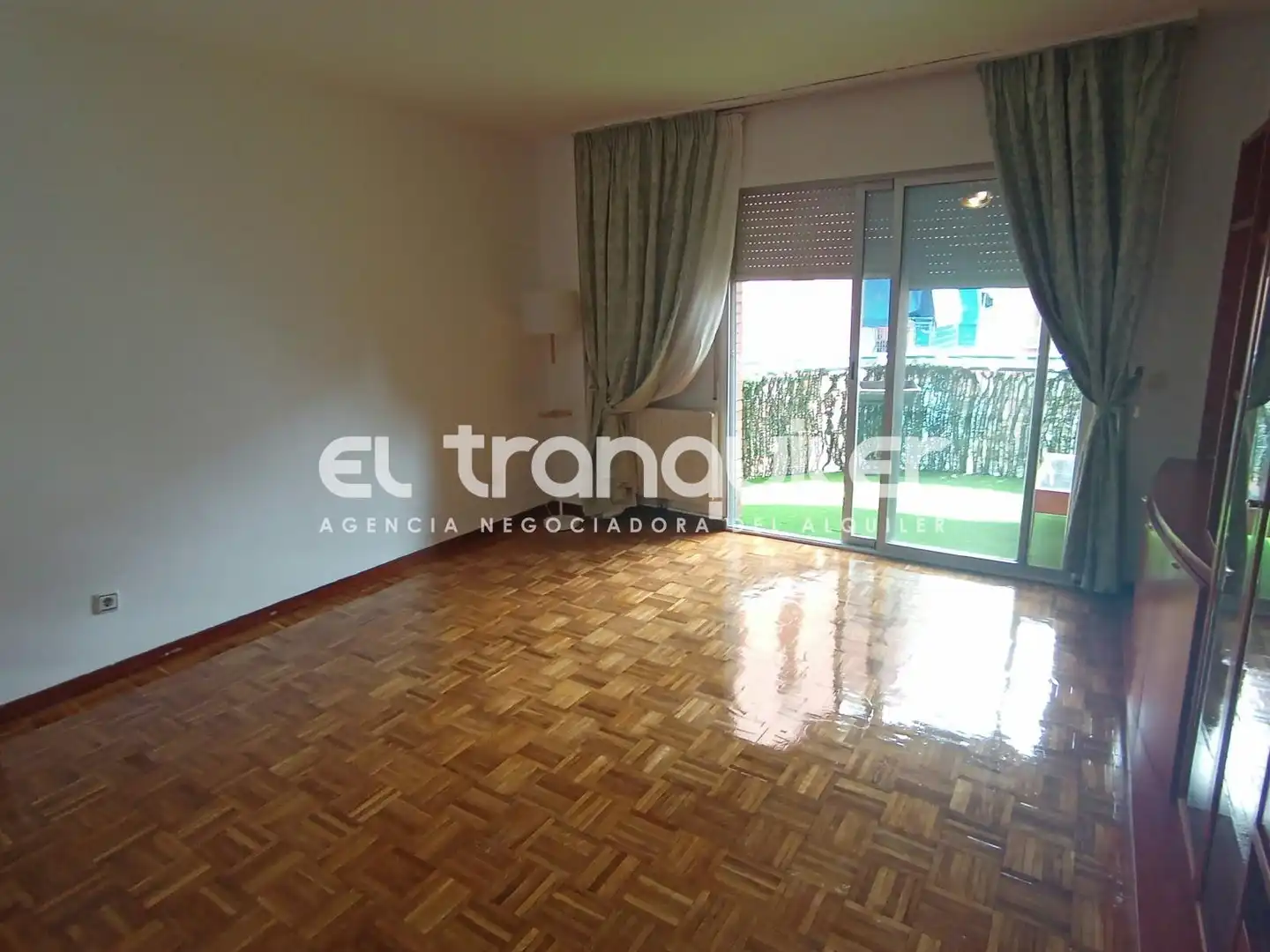 Sala d'estar de Pis de lloguer en Rivas-Vaciamadrid amb Parquet, Terrassa i Moblat