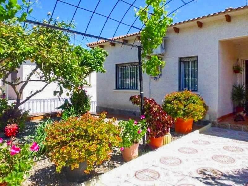 Exterior view of House or chalet for sale in La Bisbal del Penedès  with Heating, Private garden and Terrace