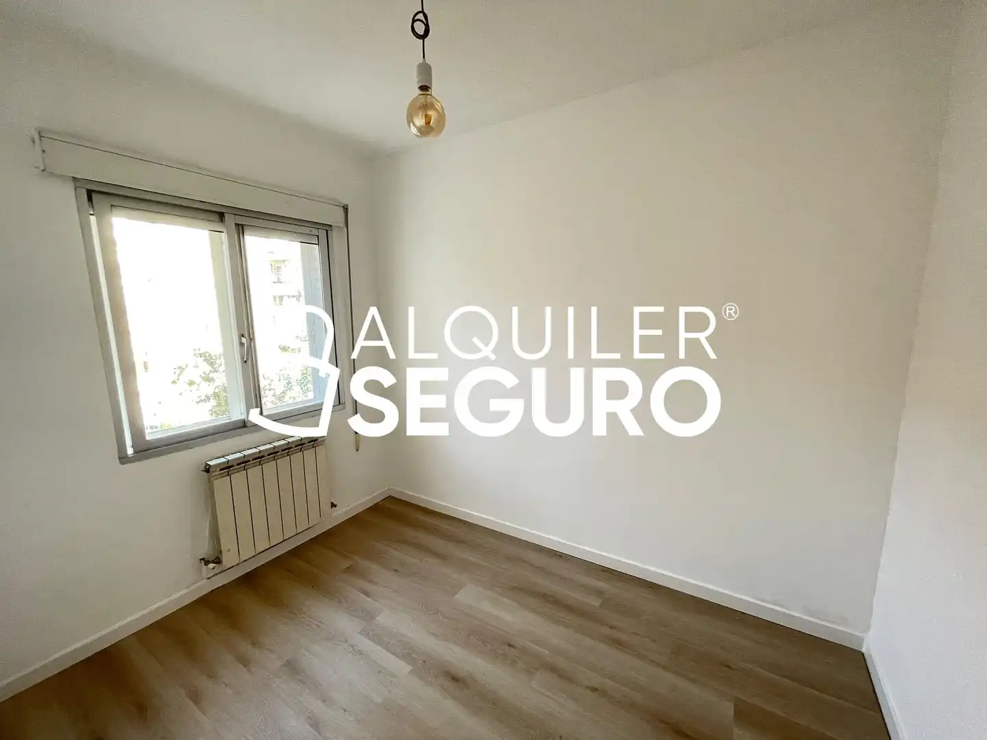 Schlafzimmer von Wohnung zur Miete in Madrid mit Heizung, Abstellraum und Möbliert