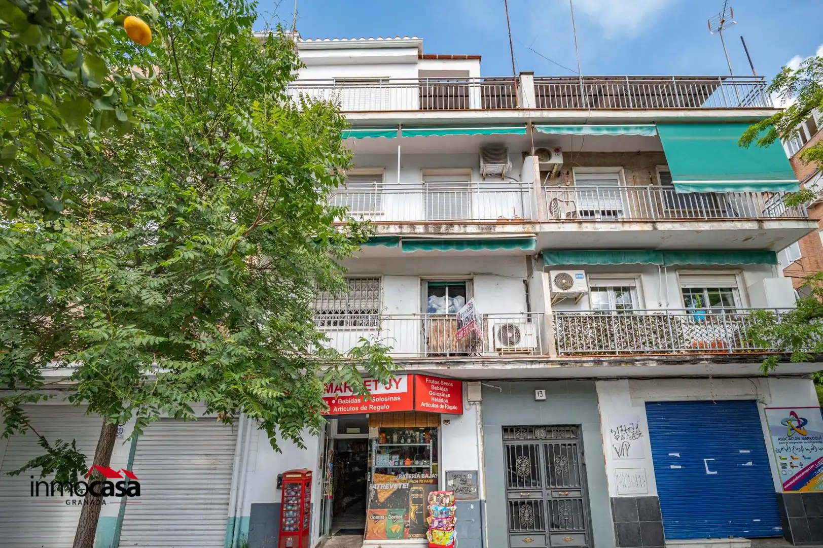 Vista exterior de Pis en venda en Granada amb Jardí privat i Balcó