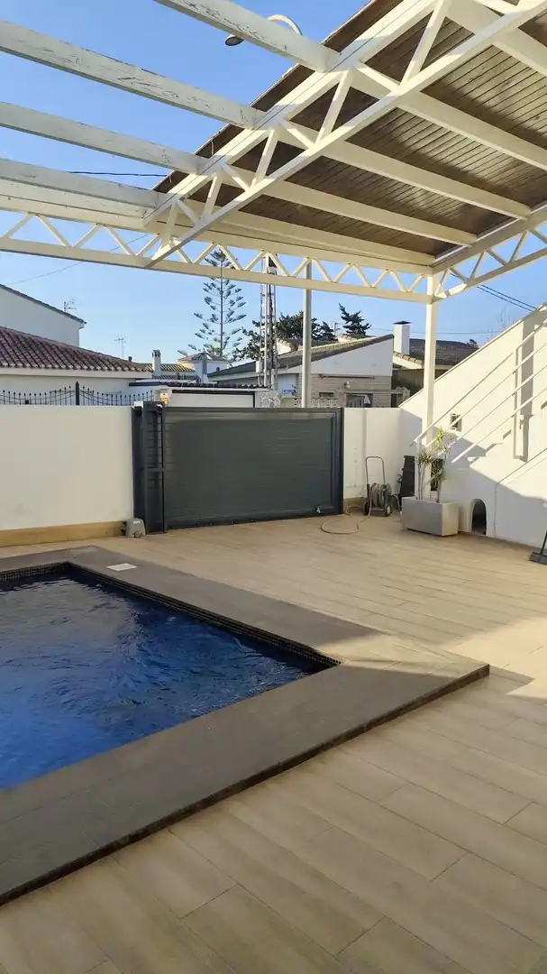 Piscina de Casa o xalet de lloguer en Pilar de la Horadada amb Aire condicionat, Calefacció i Jardí privat