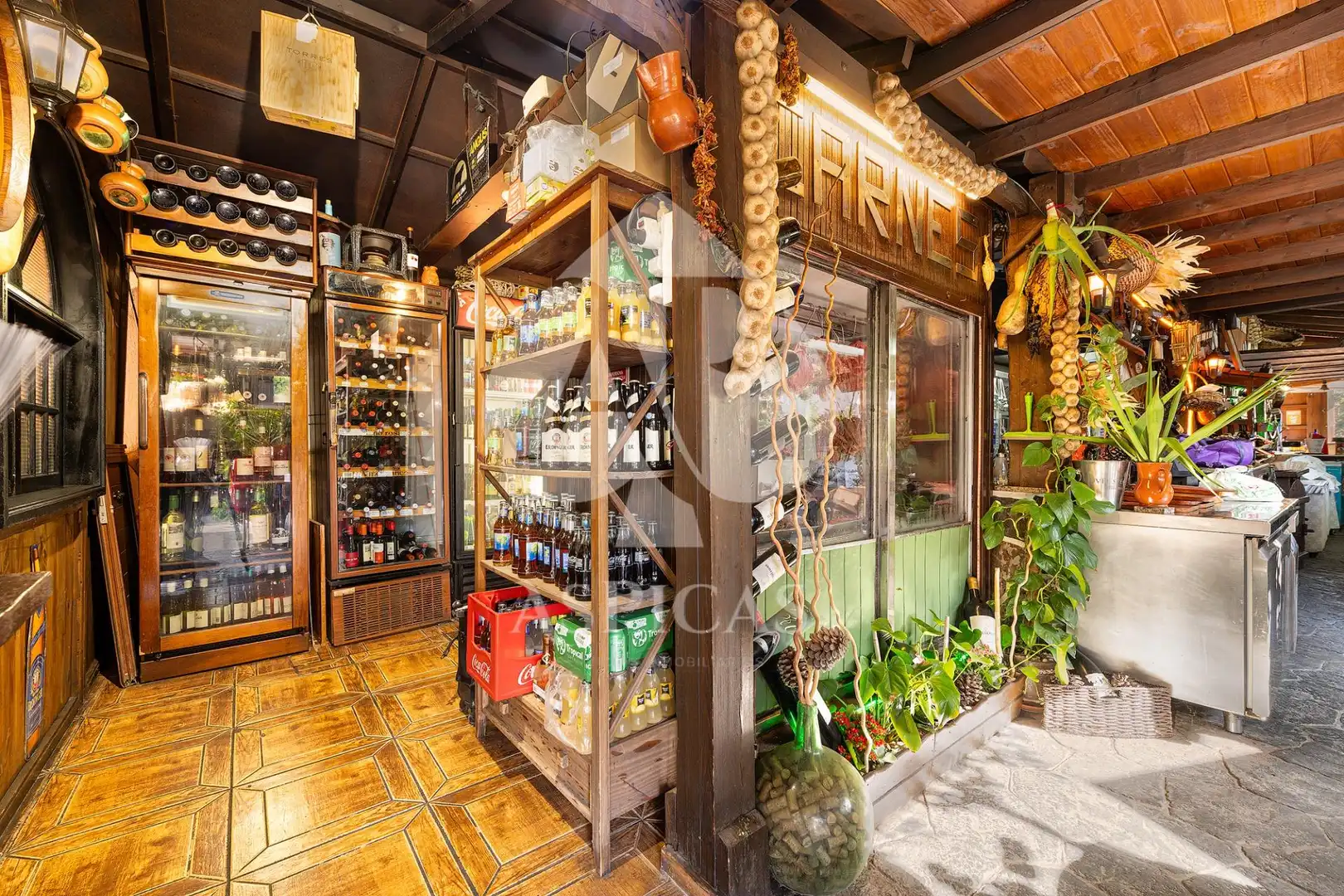Commercial properties for sale in Montaña - La Data