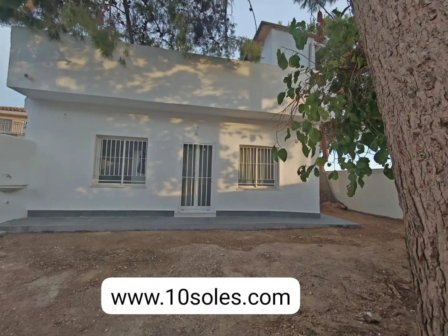 Vista exterior de Casa o xalet en venda en Orihuela amb Jardí privat i Terrassa