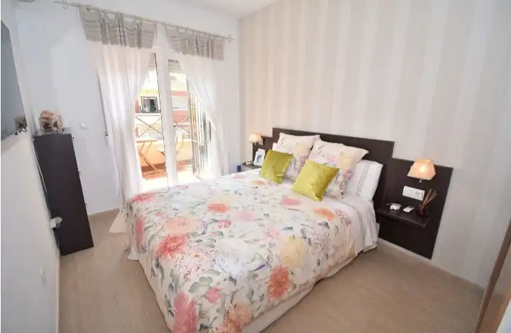 Habitación de Casa adosada en venta en Pilar de la Horadada con Aire acondicionado, Calefacción y Jardín privado