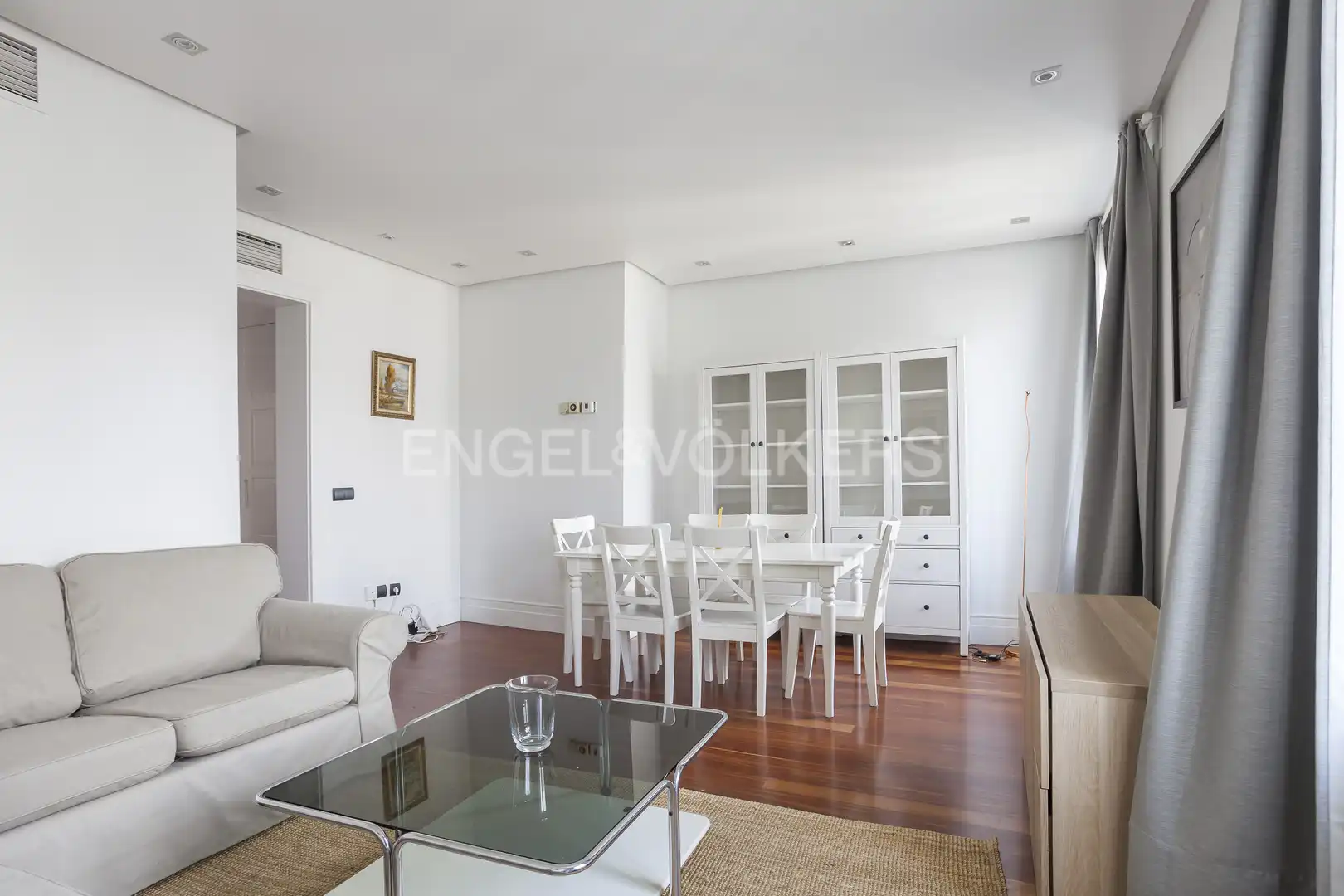 Living room of Flat for rent in Madrid  with Air Conditioner, Heating and Parquet flooring