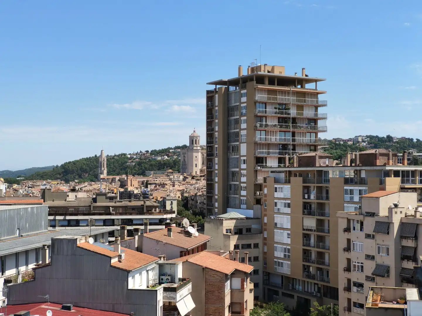 Exterior view of Attic for rent in Girona  with Air Conditioner, Heating and Terrace