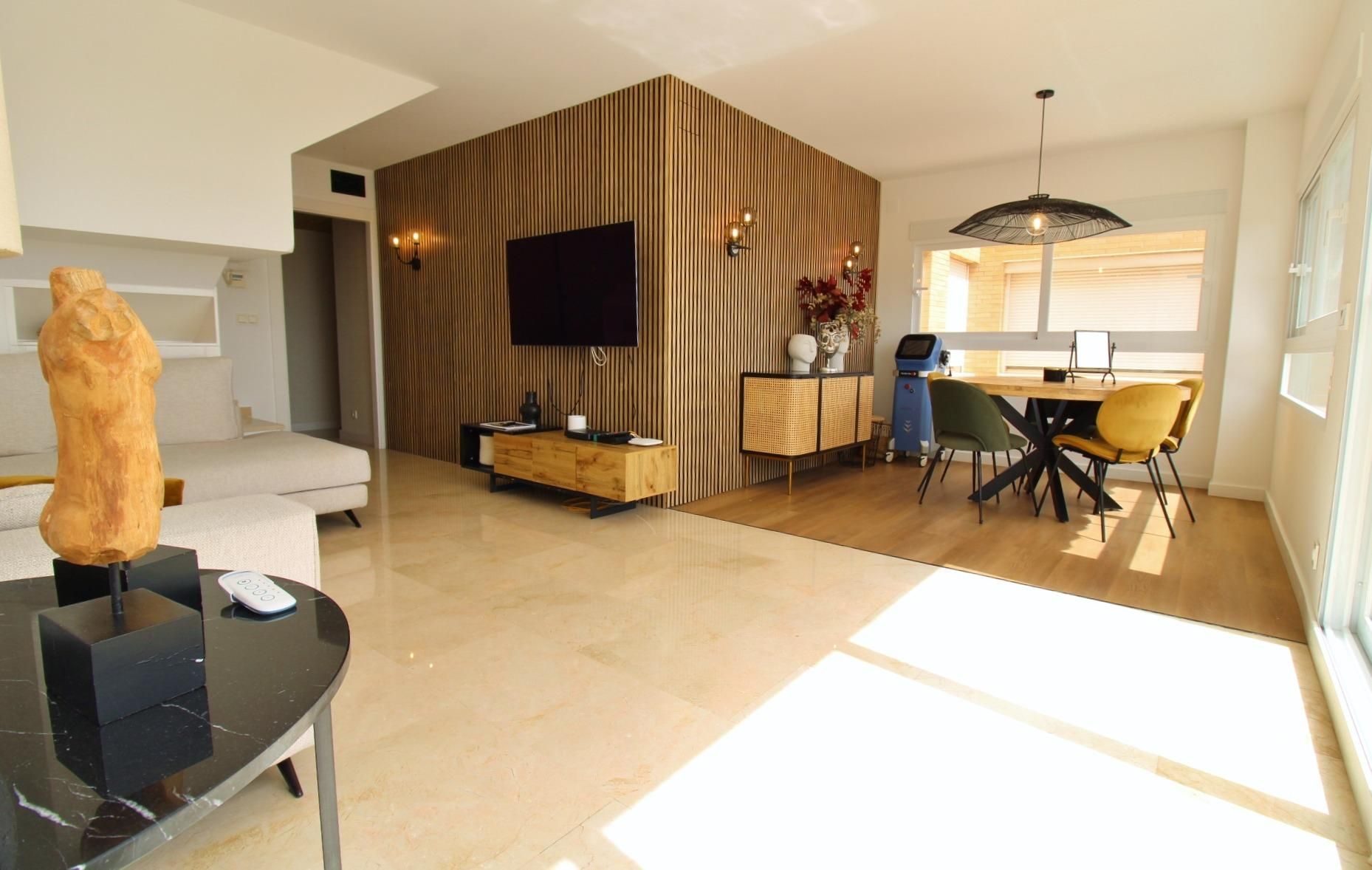Sala d'estar de Àtic en venda en Alicante / Alacant amb Aire condicionat, Terrassa i Balcó
