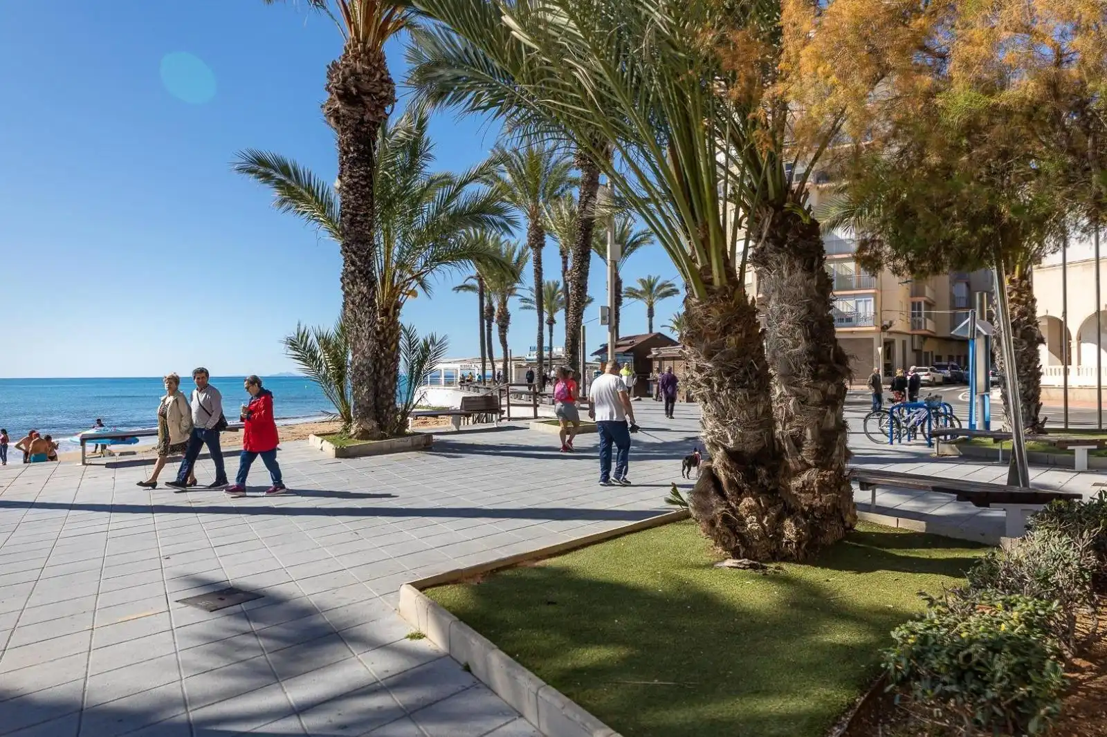 Außenansicht von Wohnungen zum Verkauf in Torrevieja mit Heizung, Terrasse und Möbliert