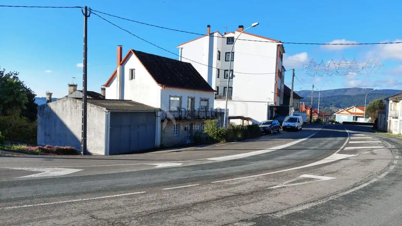 Vista exterior de Casa o xalet en venda en Rianxo amb Calefacció, Jardí privat i Traster