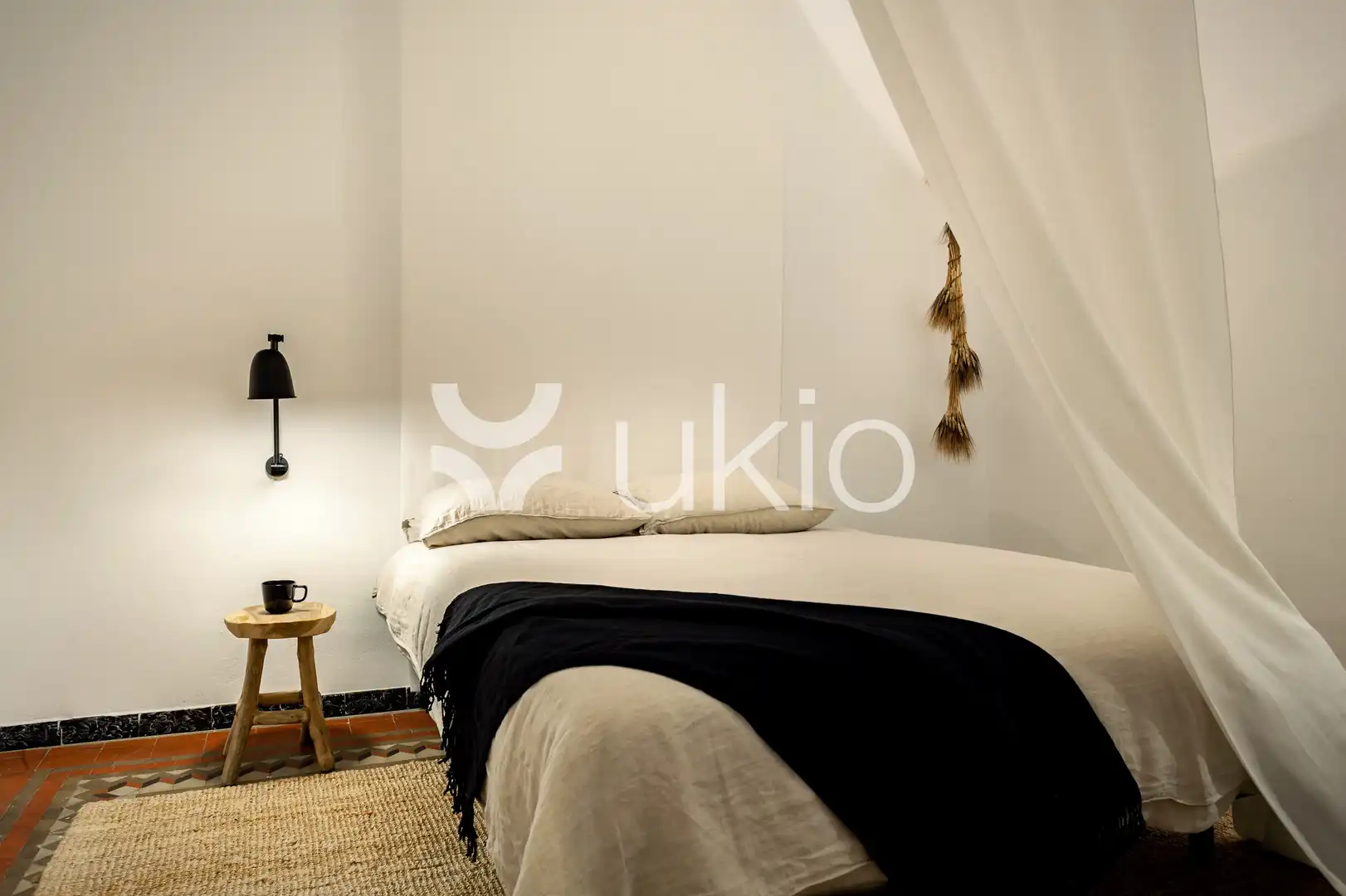 Dormitori de Apartament de lloguer en Barcelona amb Terrassa, Moblat i Forn