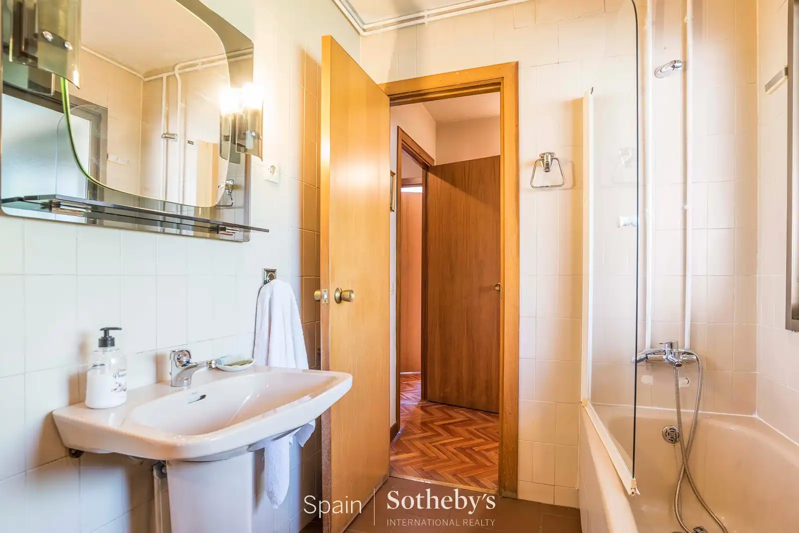 Bany de Apartament en venda en Madrid amb Aire condicionat, Calefacció i Terrassa