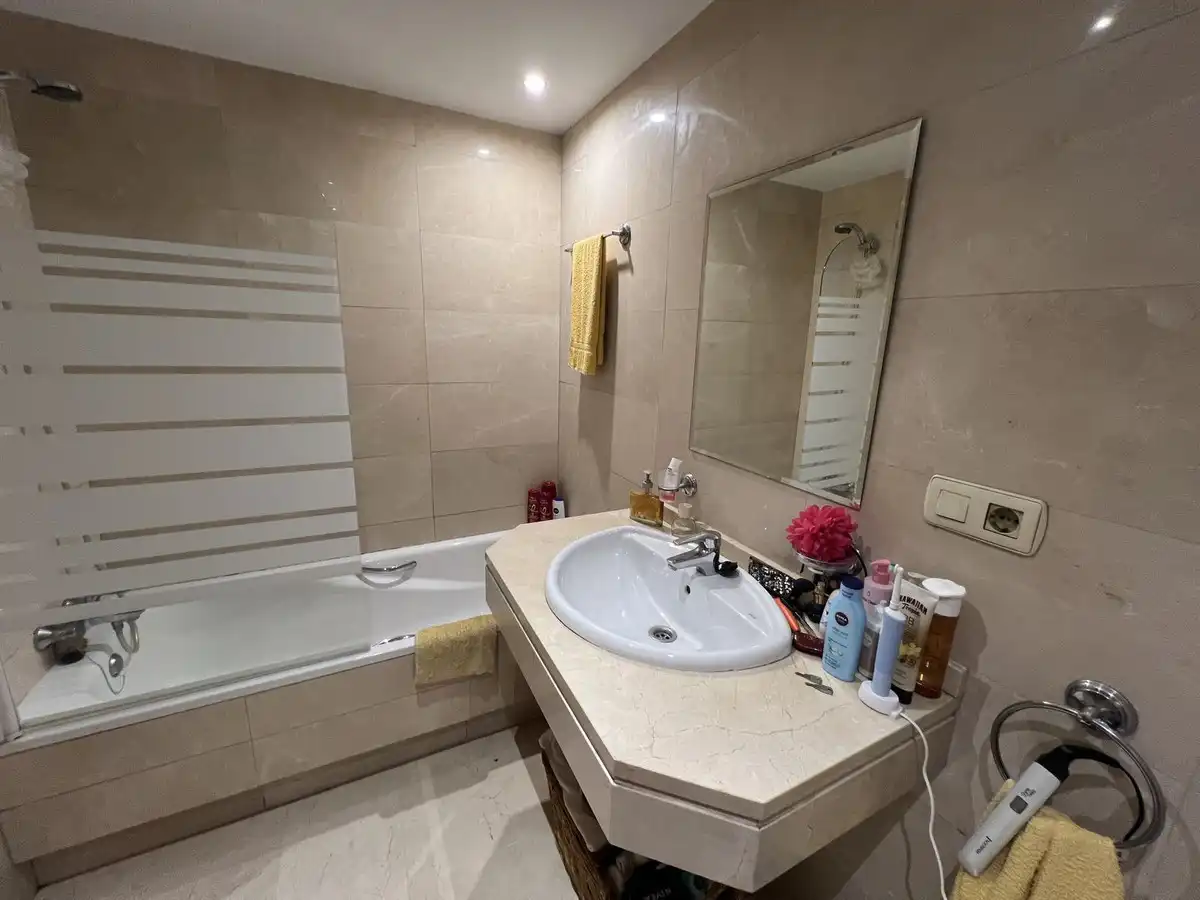 Bany de Apartament en venda en Estepona amb Aire condicionat, Moblat i TV