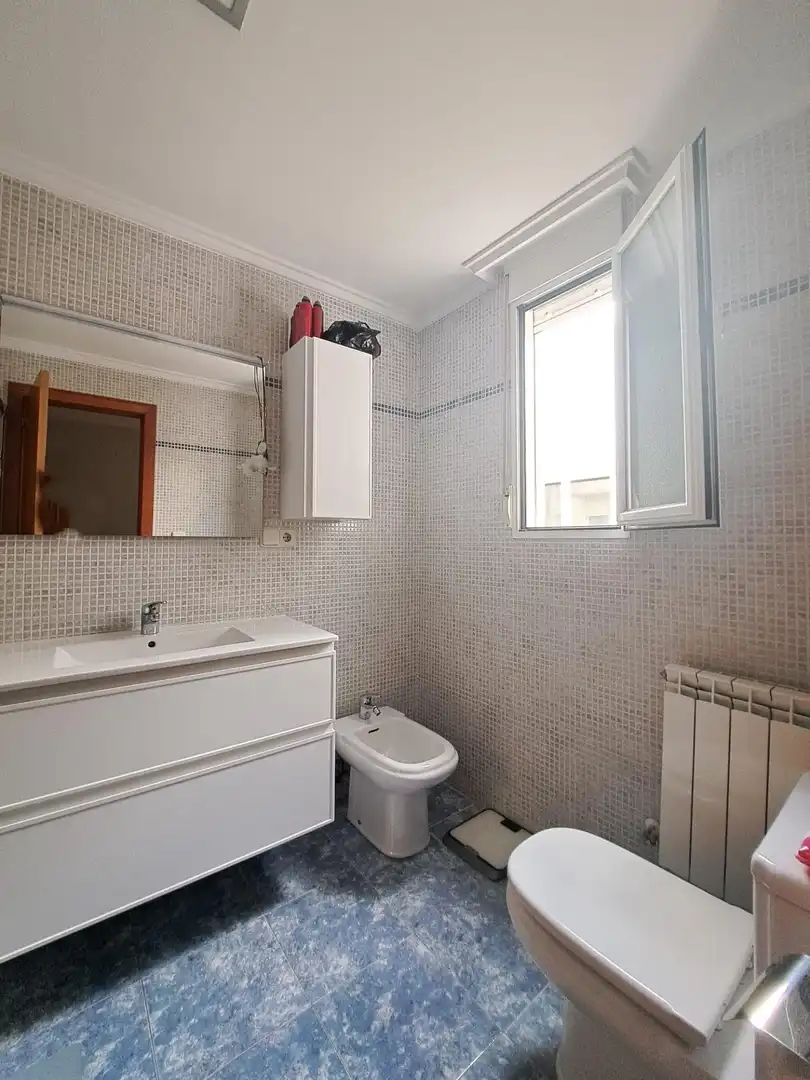 Bathroom of Attic for sale in Requena  with Air Conditioner, Heating and Terrace