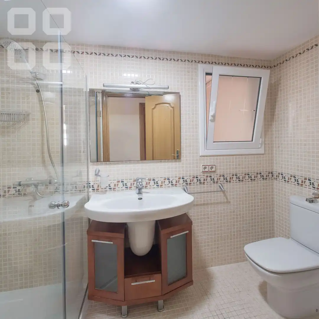 Baño de Piso en venta en L'Hospitalet de Llobregat con Parquet, Terraza y Balcón